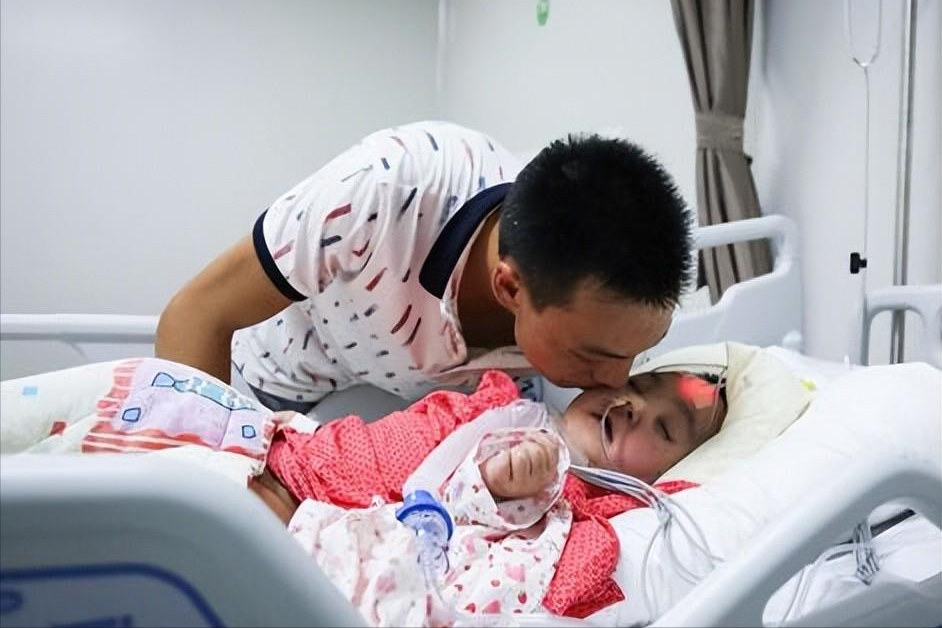 纪实:一岁半遭烟头烫腿,经历4次心脏骤停的小辛怡,如今怎样了