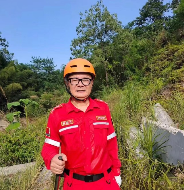 三年时间,他们救援了500多人 黄国正:投身水域救援 托起"生命之舟"