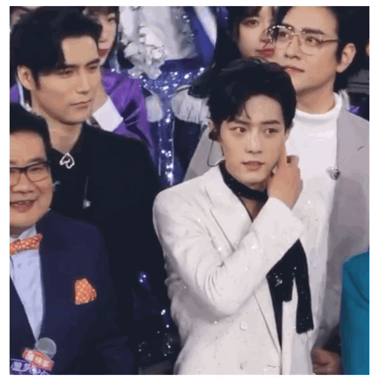 肖战好霸气!最新代言照片单手插兜帅炸!与他们的友情让人羡慕