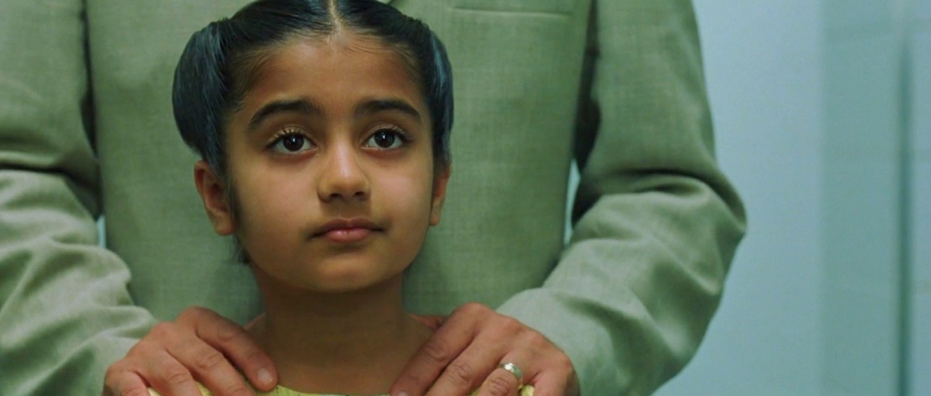 "莫妮卡贝鲁奇"的吻是偷尼欧的代码吗,黑客帝国谜题深度解析