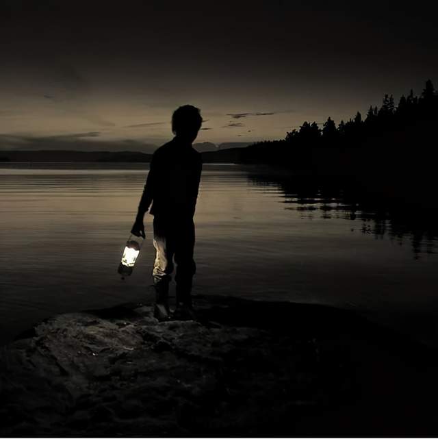 每日好诗|提灯的人