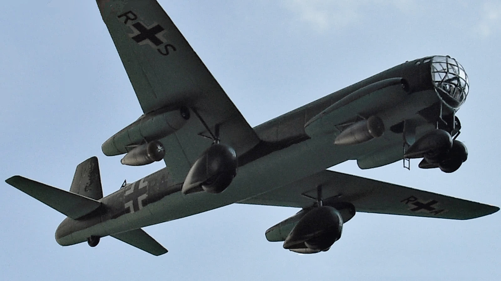 俄罗斯采用前掠翼技术,果真是因为实力不济?也许是要另辟蹊径