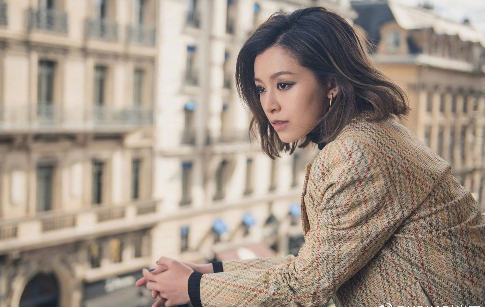 文咏珊颜值巅峰的两组出圈造型 第一组:35届金像奖红毯造型(2016)