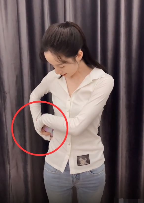 有种身材叫郭晓婷,用手机测量腰围,看清结果,羡慕不来