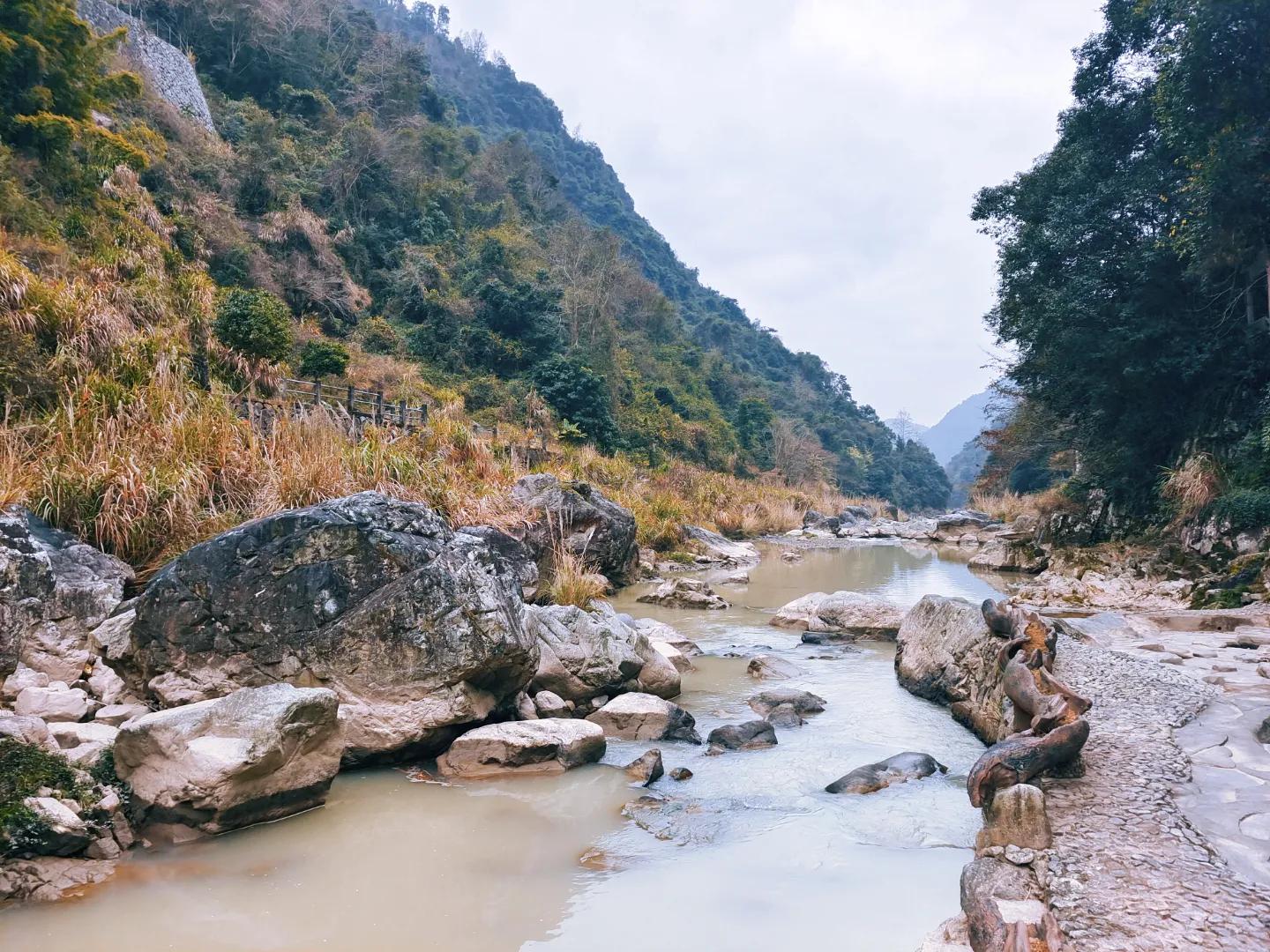 泰顺氡泉经过了38万年时间,来华东大峡谷寻找泉眼