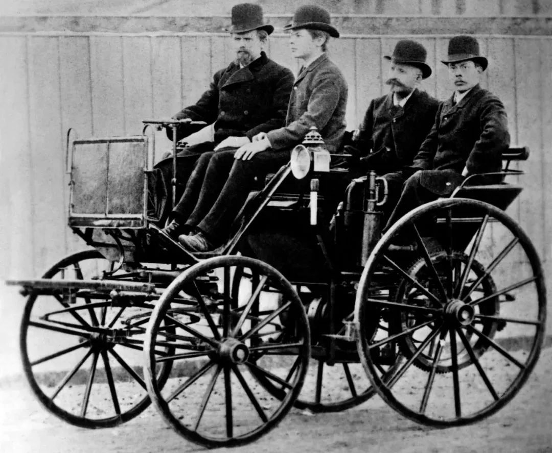 世界上第一辆汽车诞生于哪一年?
