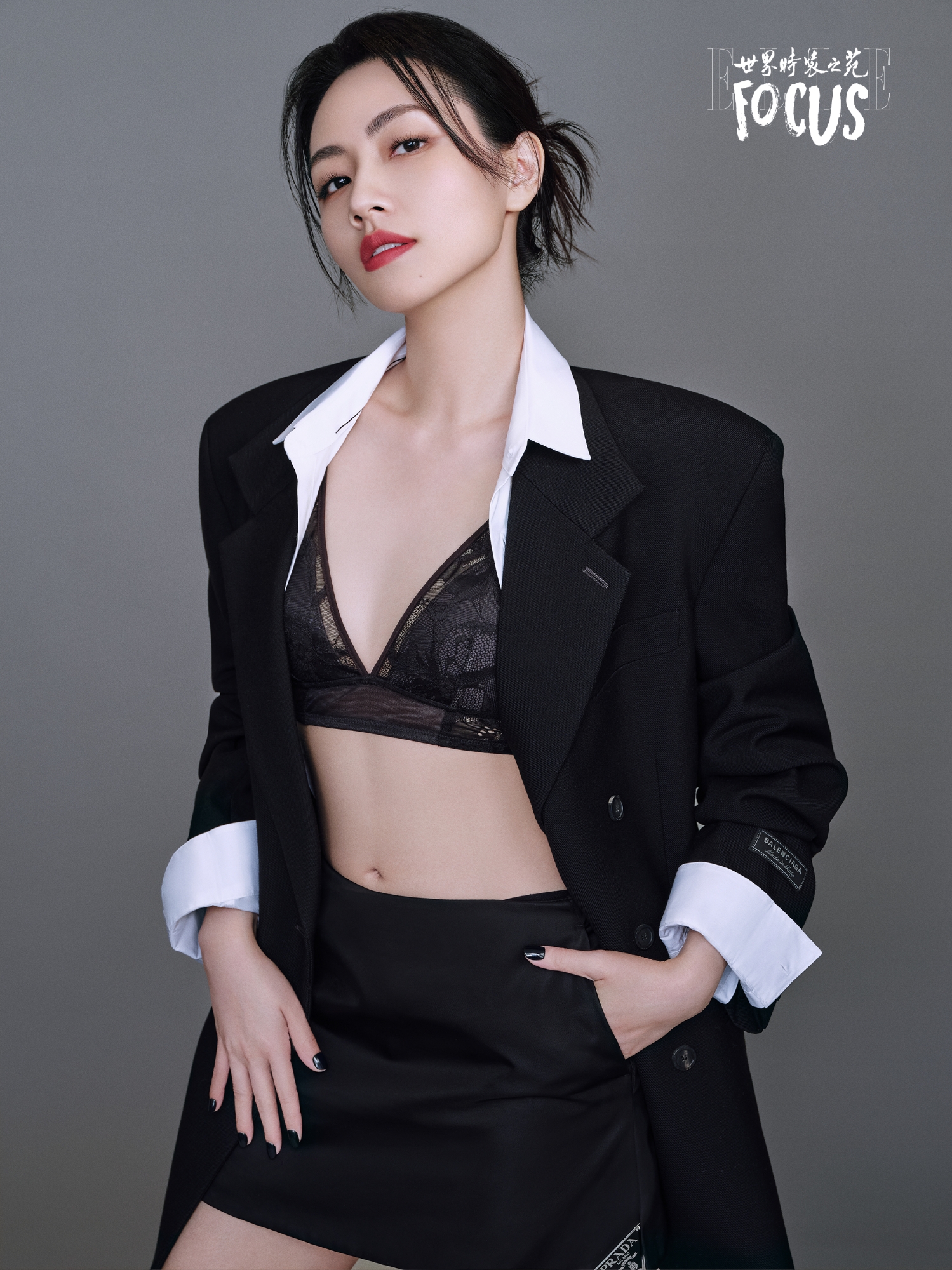 浪姐4火了!刘惜君登elle封面,穿蕾丝胸衣身材曼妙,太性感