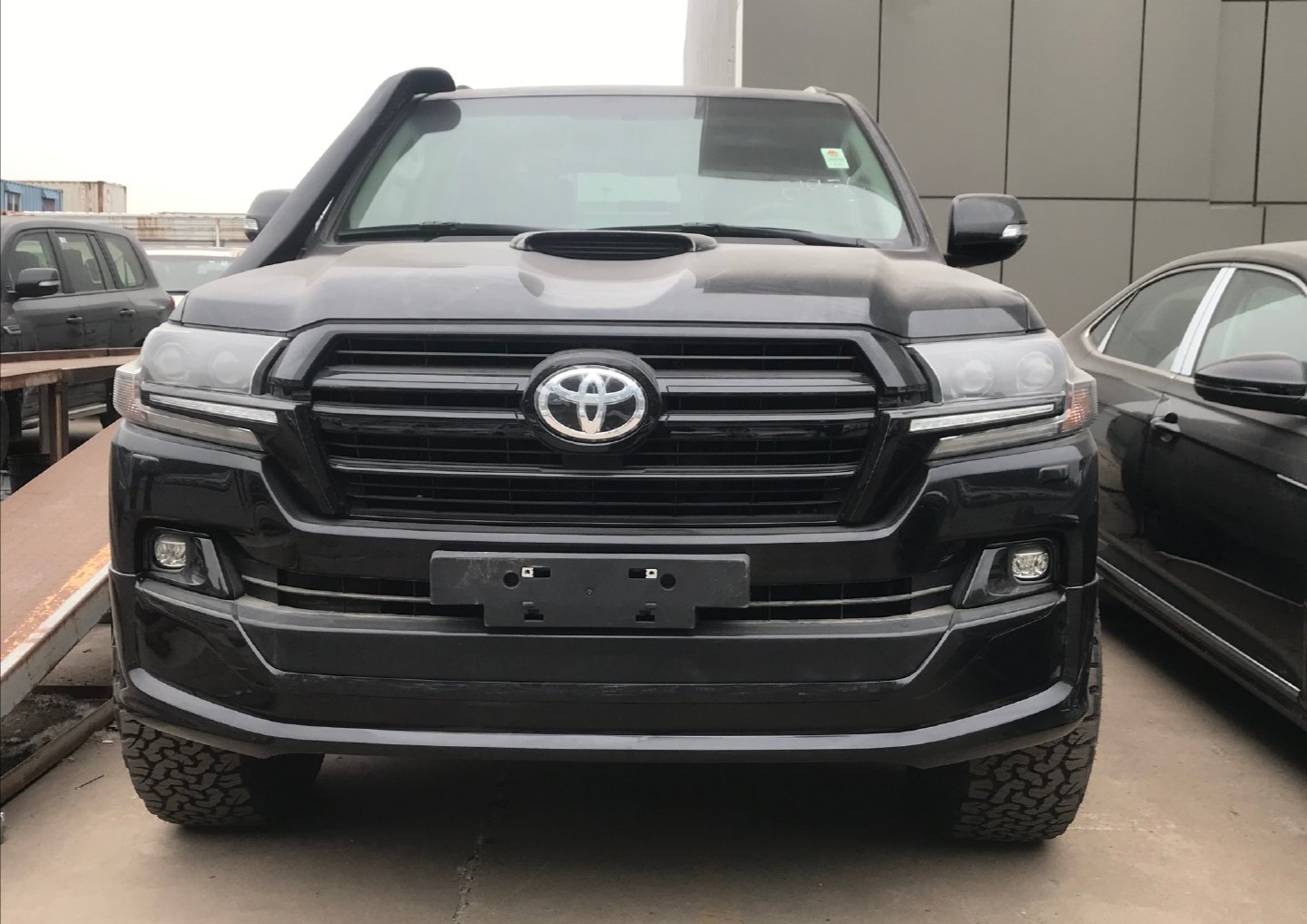 柴油丰田陆巡实拍,4.5t引擎 越野套件,实车比宝马x5还霸气