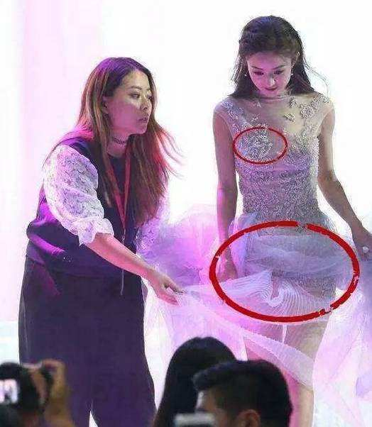 赵丽颖内衣滑落,工作人员忽视林更新提醒,毫不避嫌上前"查看"