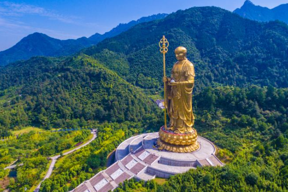 地球上神秘的三尊大佛,一座是日本仙台大观音,剩下的