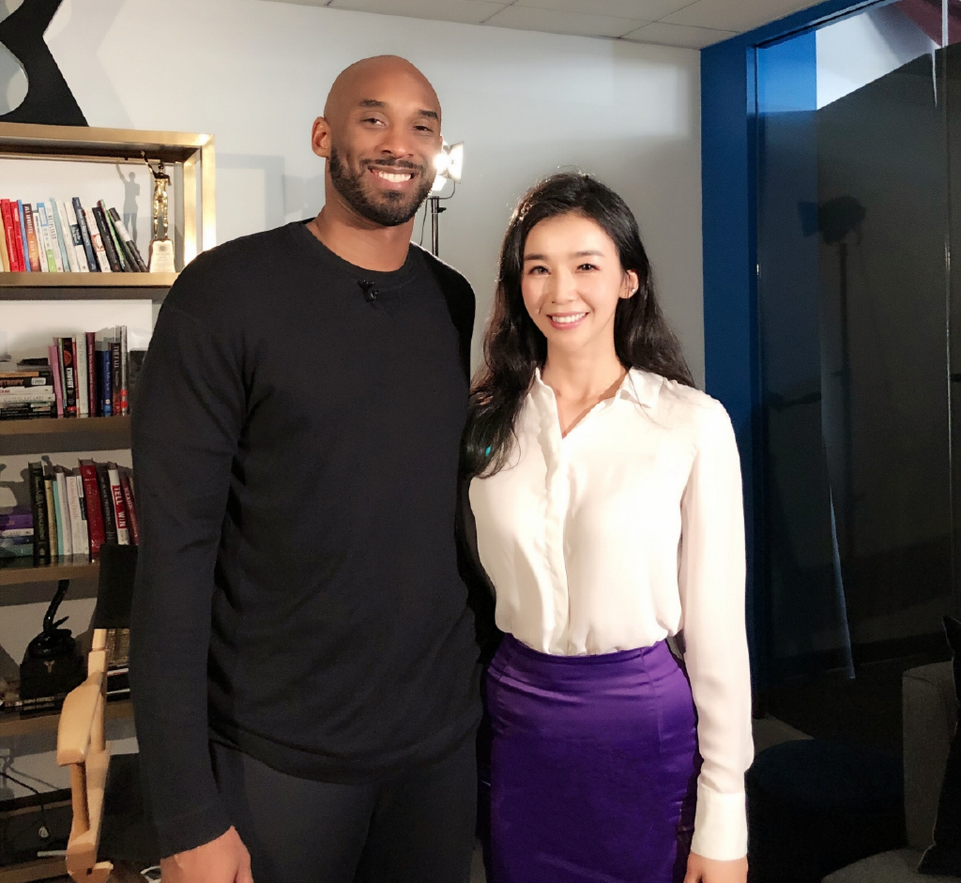 詹姆斯认为最美nba主播是张曼源(左图) 杜兰特认为 nba最美的是队友