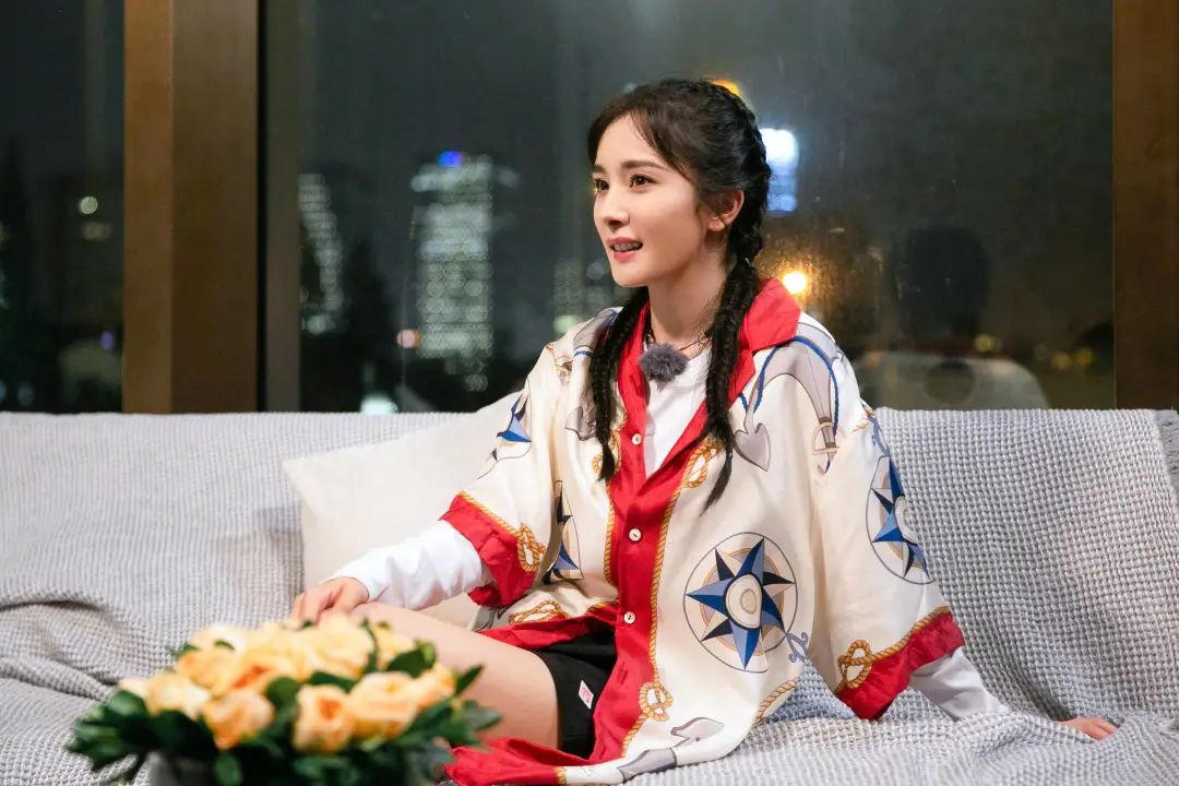 杨幂杨超越:为什么穷苦出身的美女子千千万却很少实现阶级跨越?