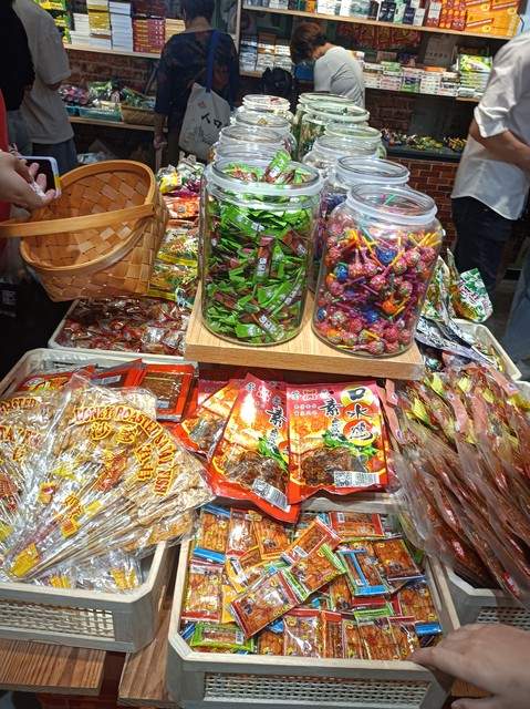 那些年,我们在学校小卖部买到的不仅是零食,还有快乐和温暖