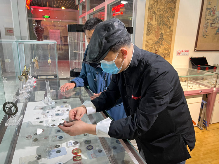 微拍堂鉴宝师"探店"潘家园第三届全国钱币邮票交流会