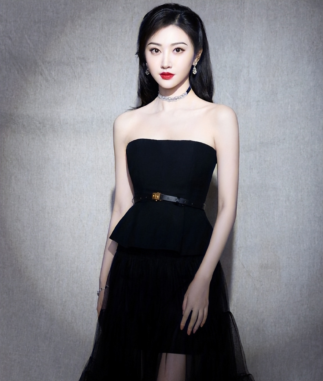 朱亚文,景甜,陈晓和杨蓉主演的清朝末期商战剧《大商人》.