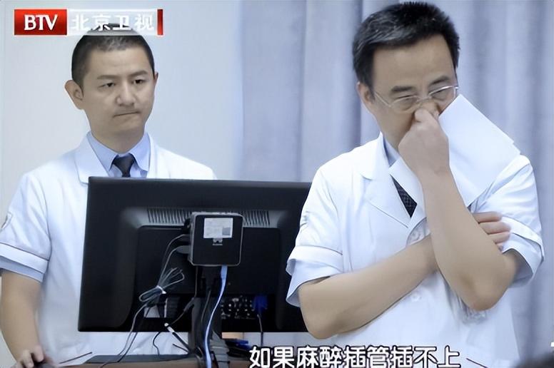 回顾折叠人李华骨头被敲断4次植入22颗钢钉如今重获新生