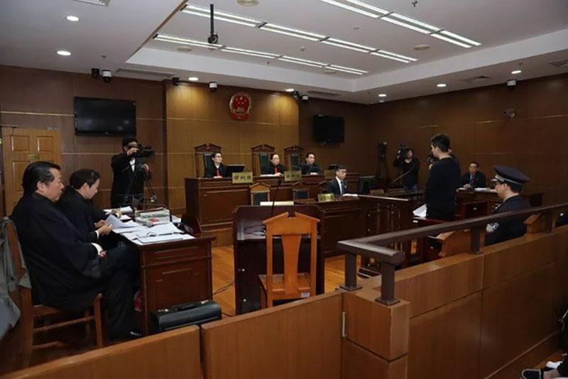 朱晓东到案后,主动交代了部分作案情节,他表示,两人在10月15日去杭州