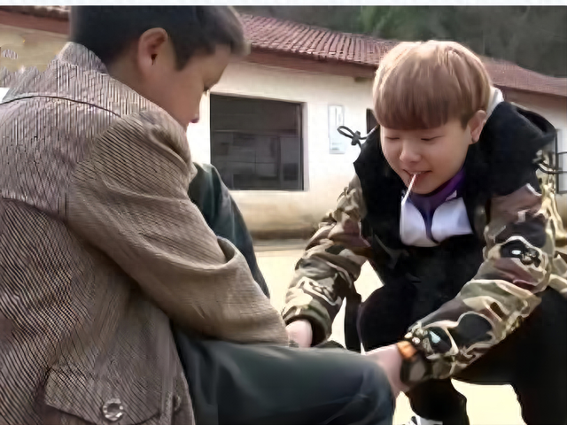 回顾辽宁富家女每天早饭300块每月零花钱5万爱好是和母亲对打