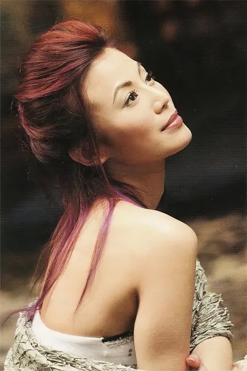 当年香港的"艳星"陈雅伦,近况怎么样?