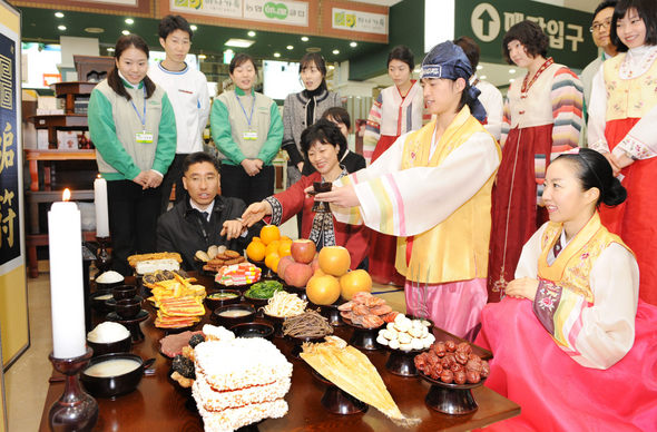 过春节的国家有哪些?来看看海外民众迎新年,街头过年氛围浓厚