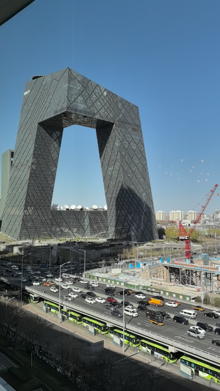 中国作家南鲁代杜汾河撰文:央视新大楼一瞥