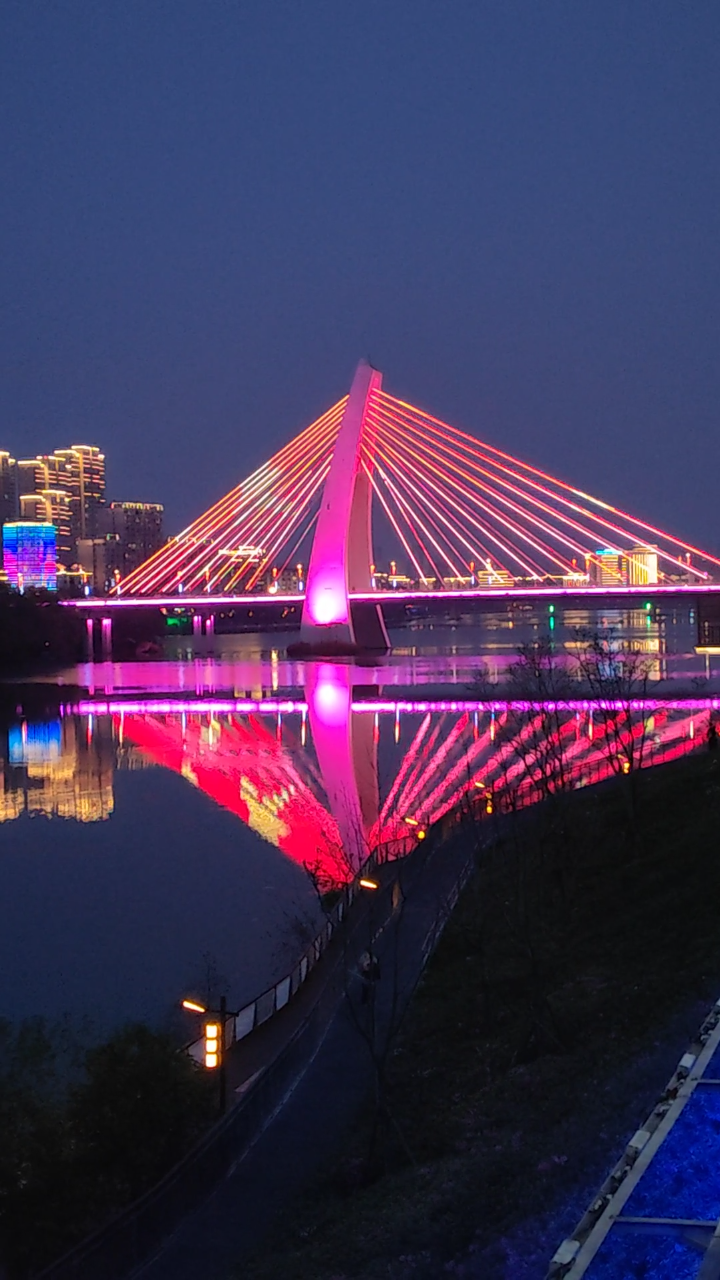 无比绚丽的飞龙大桥