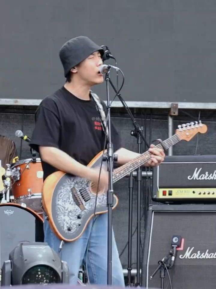 "一江之水夜未央 一江之隔夜思凉"#南青乐队