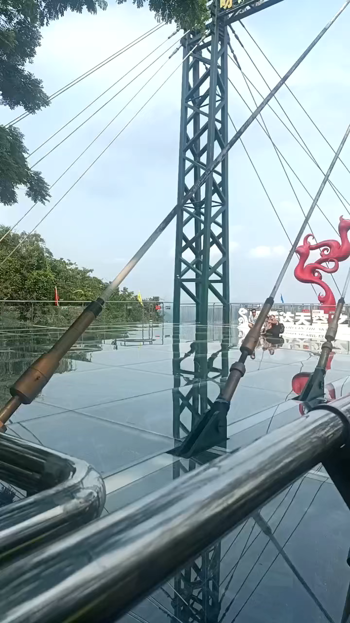 三亚讶诺达玻璃栈道