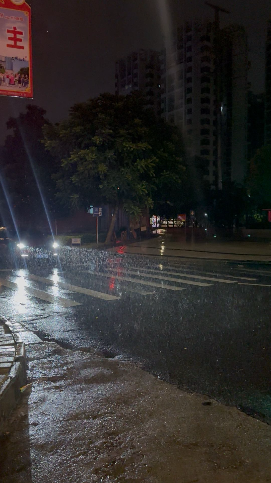 广西北海 大半夜的下了一场雨