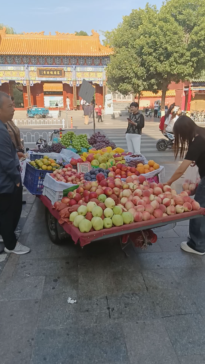 路边卖水果的车子