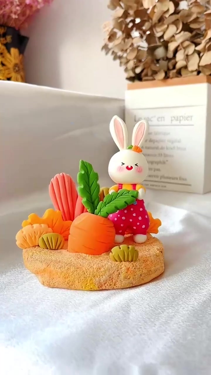 小兔子拔萝卜,嘿呦嘿呦拔不动,快让我们一起帮帮她吧!超轻粘土