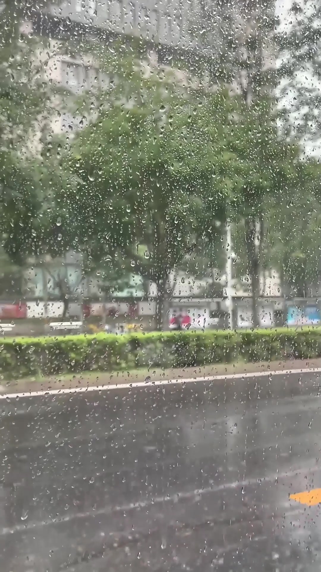 倾盆大雨的倾图片