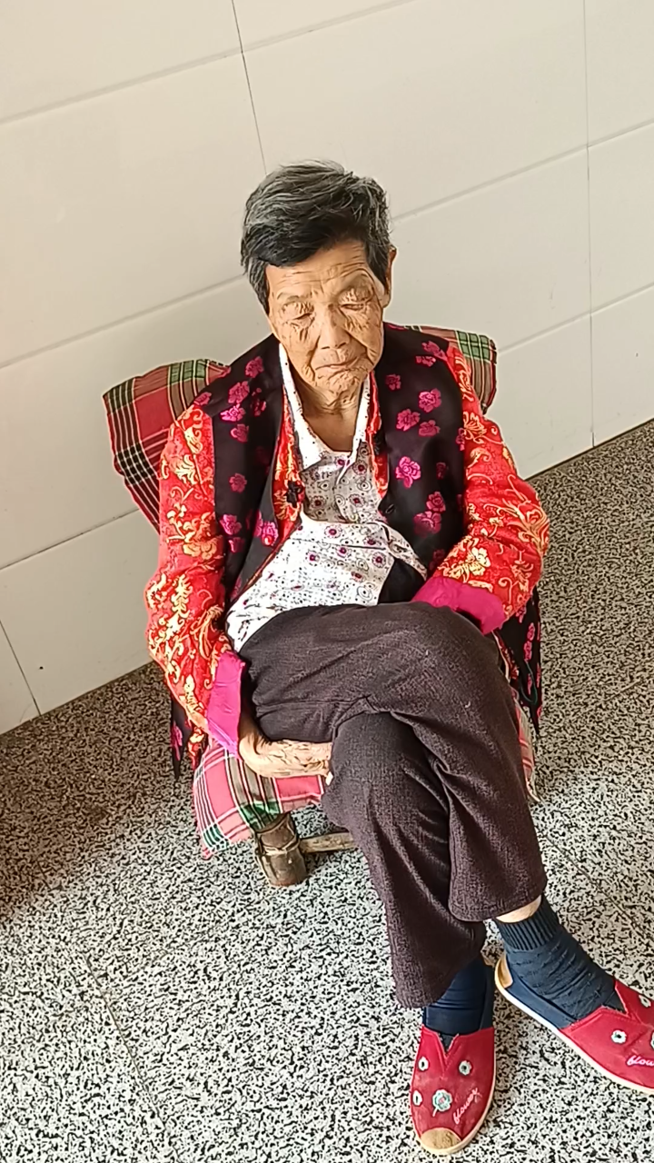 福利院老人的悠闲生活