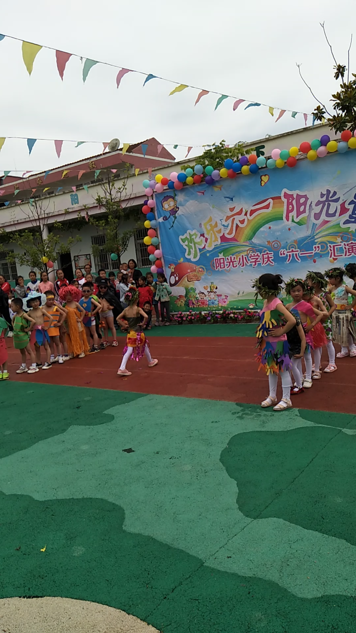 六一儿童节幼儿园的精彩表演.