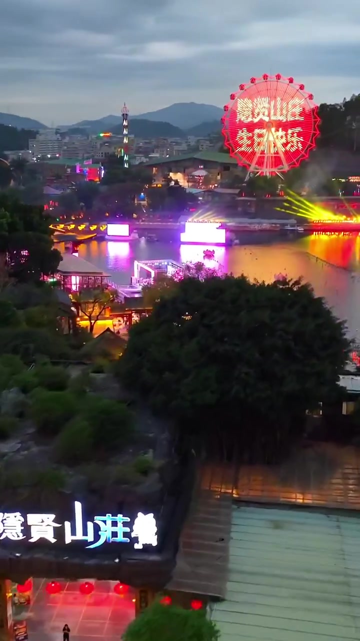 东莞隐贤山庄30周年生日150米高烟花,璀璨星空,浪漫极了!