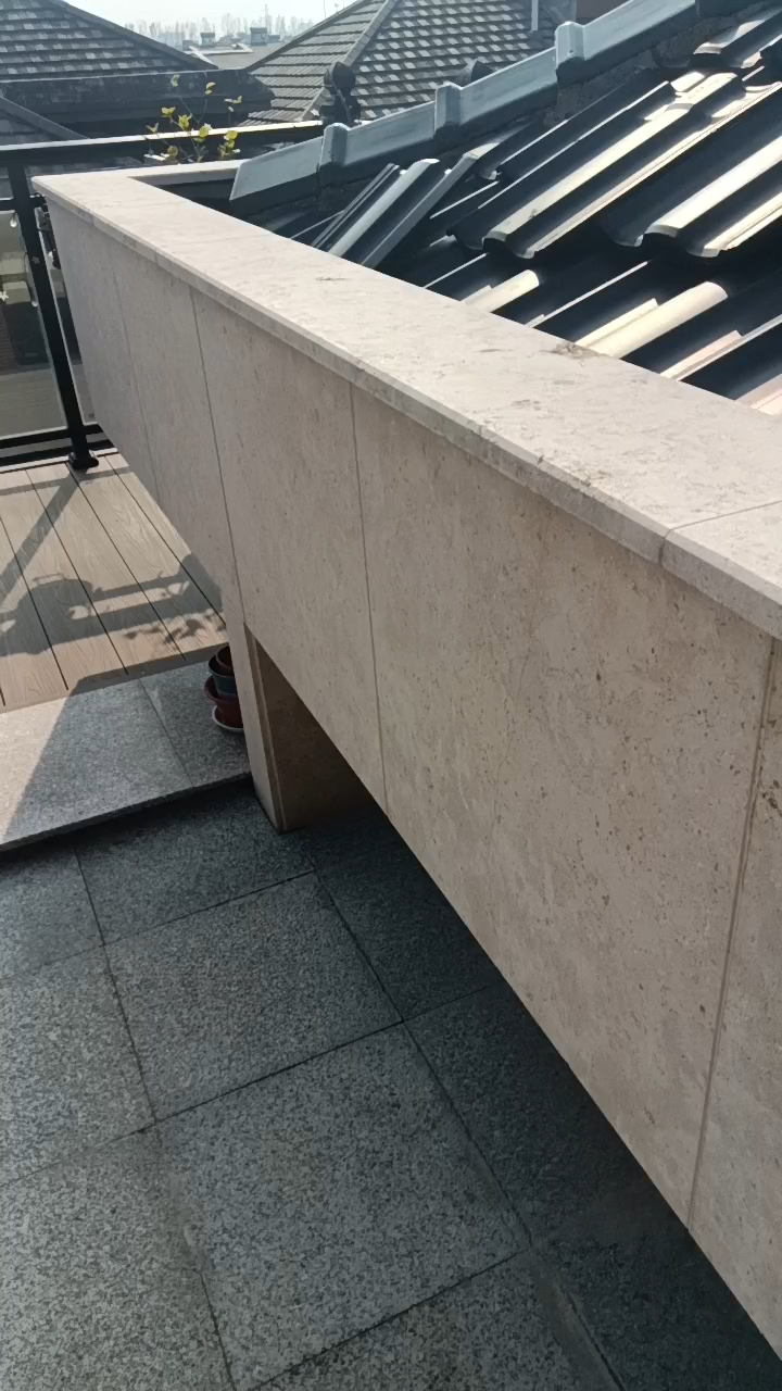 我站在楼顶看风景,很美