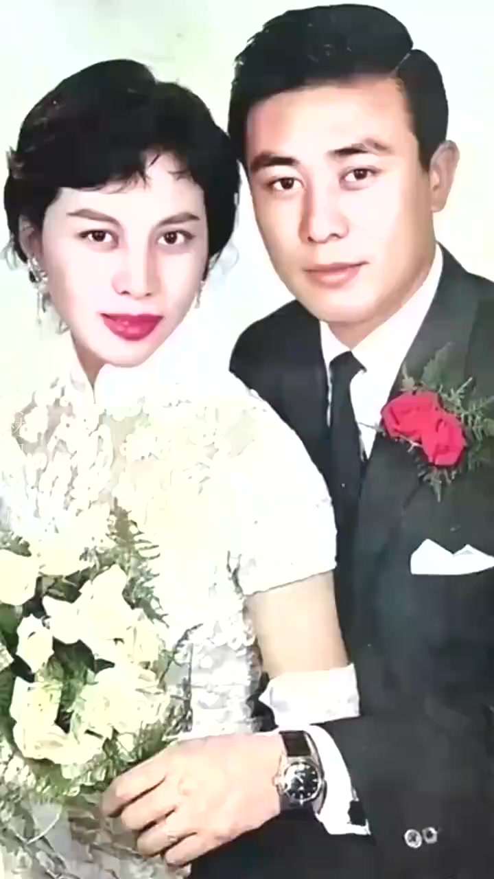 1960年,关山与张冰茜结婚时的一张珍贵合影