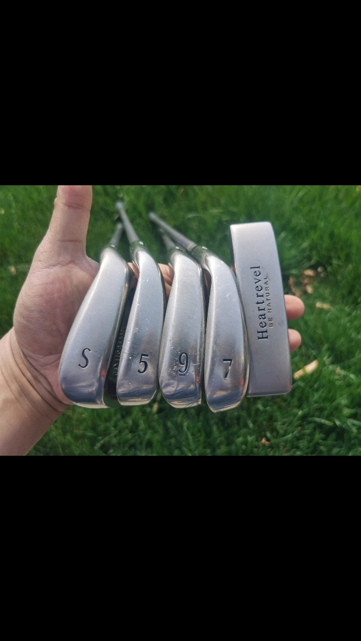 高尔夫球杆 朋友给的 自己不会玩