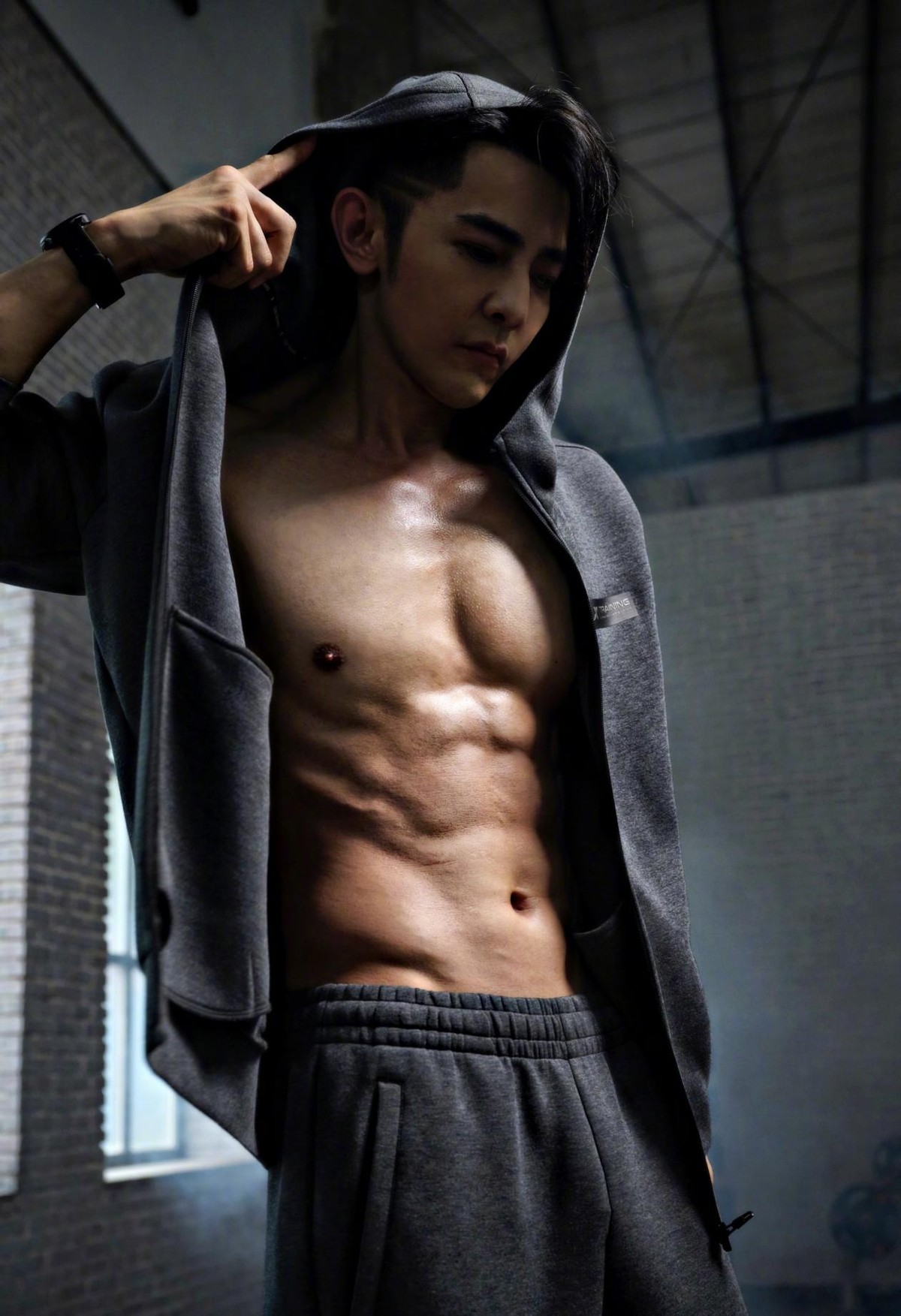 汪东城晒健身照,从胸肌到8块腹肌再到人鱼线,完美身材让人羡慕