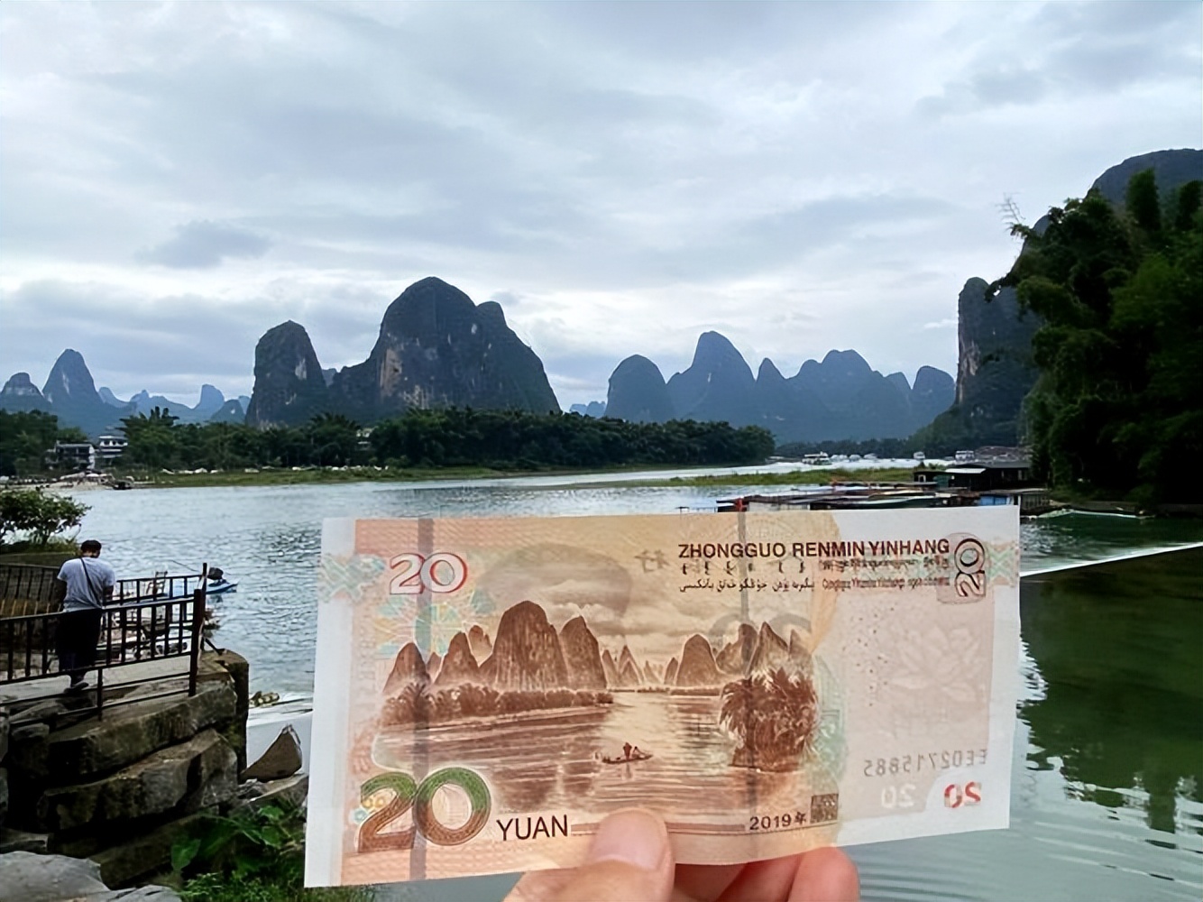 不是长江三峡,20元人民币背后的图案,为何选了广西的这座山?