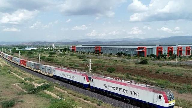 吉布提总统:西方国家用百年都没能救活我们,但中国仅用了三年