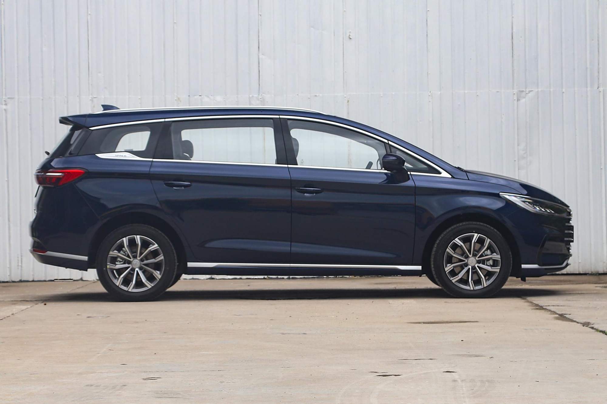 买大空间家用车,这3款很实用,动力带t配6座,后排就像头等舱!