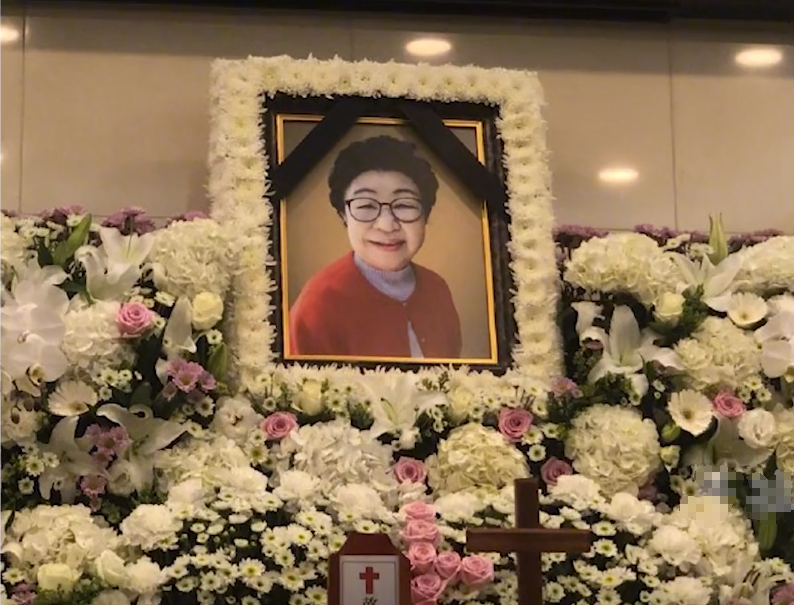 鬼怪新娘金高银:奶奶去世惊动大半财阀,被质疑靠背景立足演艺圈