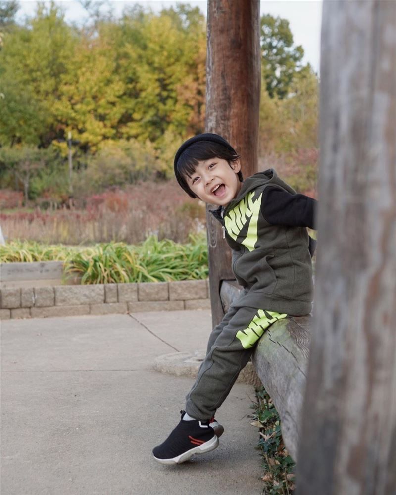 金泰希剧中女儿近照曝光,5岁腿长超惊人,登韩网热门榜冠军