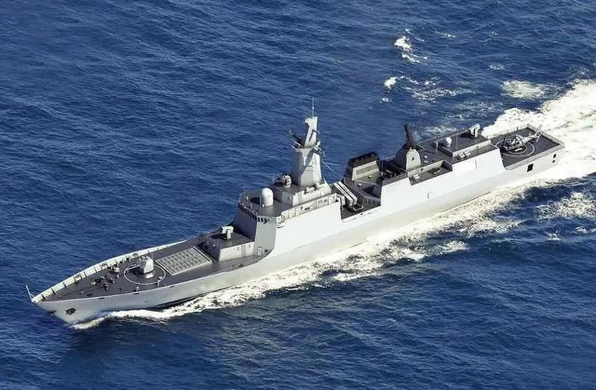 054b护卫舰低调入水,一体化桅杆非常的亮眼,性能将远过超054a!