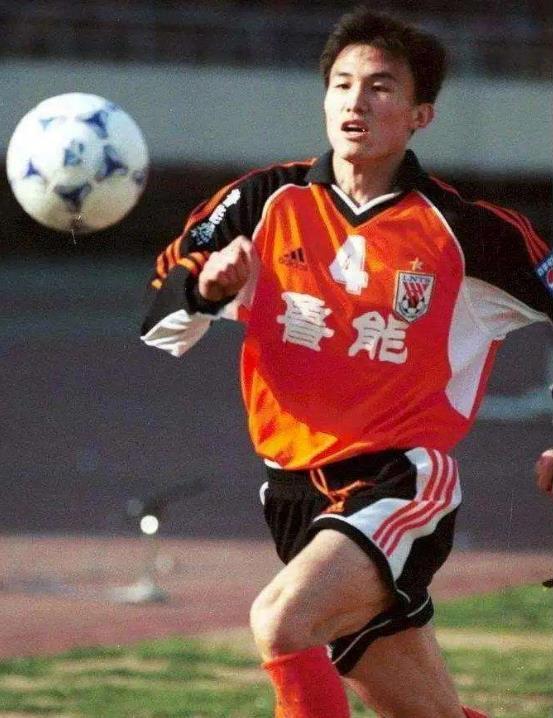 球员 主帅夺冠第一人?郝伟逼近中超历史,此前从未有人做到过!