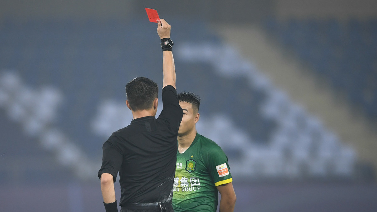 中超首轮两张红牌详解:裁判加大了对球员身体的保护