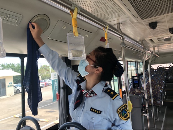 配足公交运能 提升车厢环境  金山巴士助力开学季