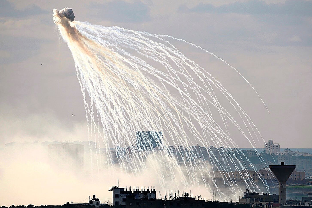 白磷弹有多残忍?烧穿皮肉,深入骨头!