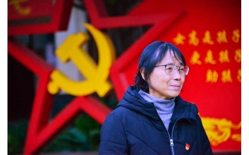 感动中国人物:多少人质疑张桂梅为何办女子高中